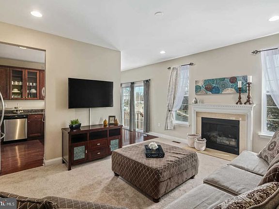 2nd image of 1001 Buckingham Dr #1