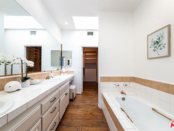 4th image of 1138 21st St APT 2