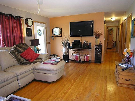 Wide open space for relaxing in the Living Room, which also features hardwood!