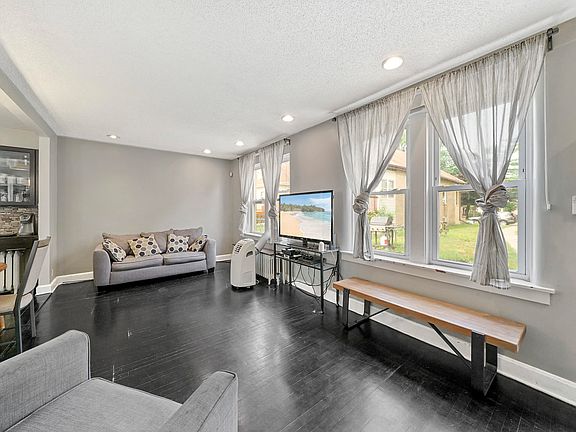 5th image of 2927 N 75th Ct