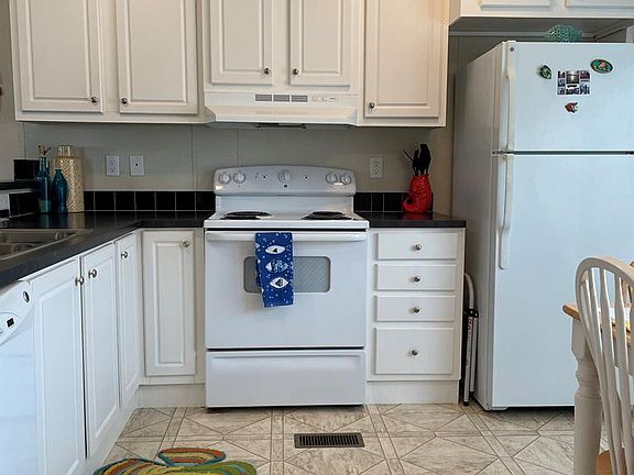 3rd image of 618 Moncure Dr