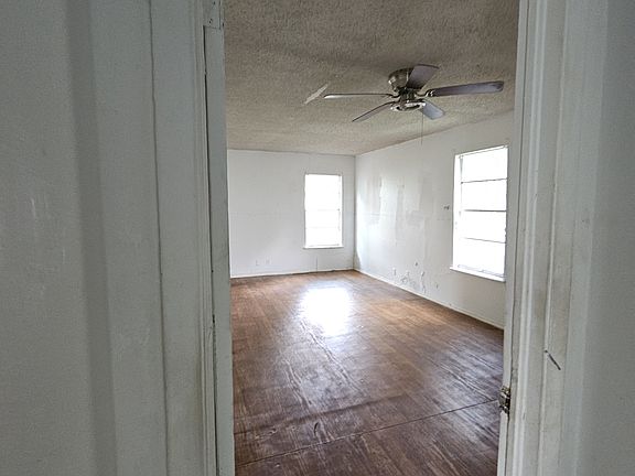 4th image of 135 Dorie St