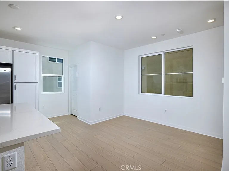 6045 Fairfax Dr — Photo 3