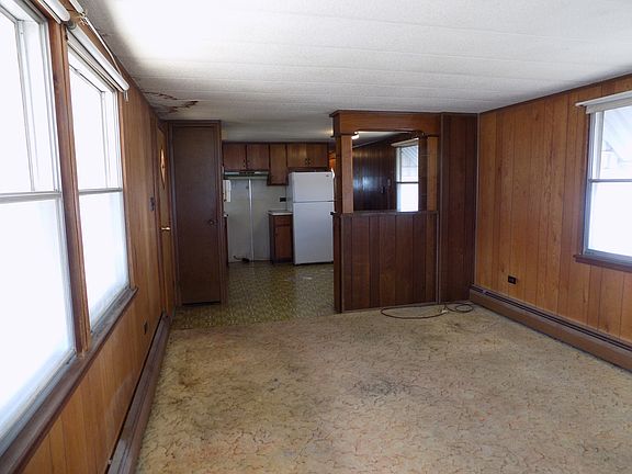 Looking toward kitchen