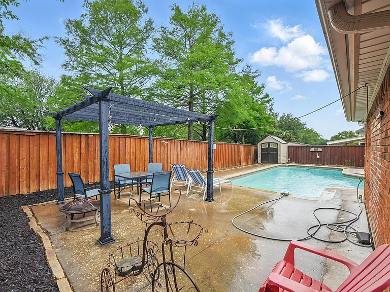 2432 Covington Dr — Photo 1