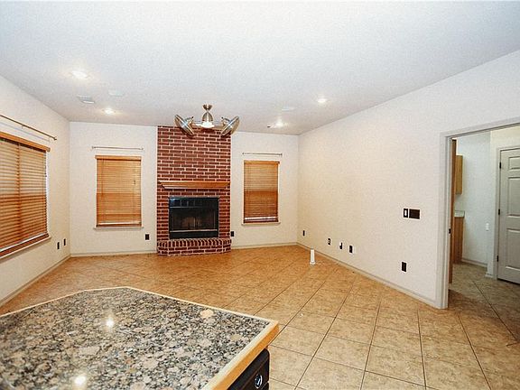 4th image of 1 Stoneleigh Ln