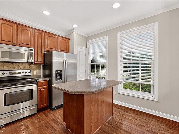 4th image of 8655 N Meridian St