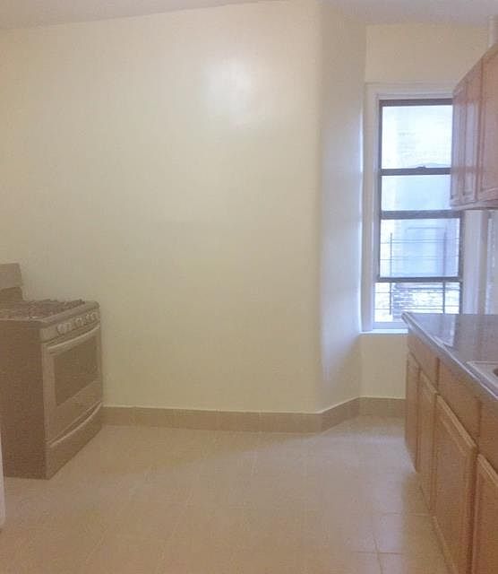2nd image of 654 E 224th St APT 1D