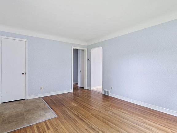 5th image of 1797 Arlington Ave E