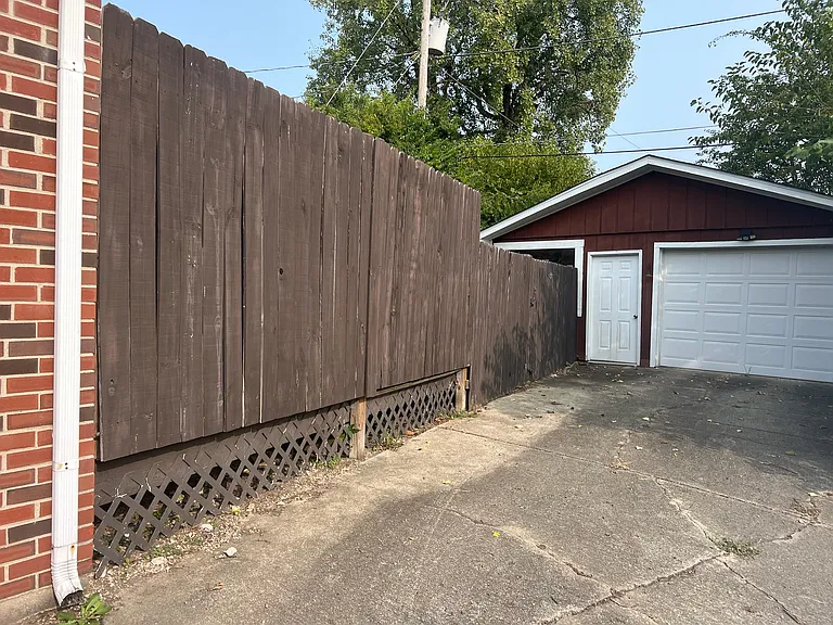 5250 E 9th St — Photo 13