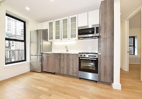 2nd image of 245 E 55th St #2R