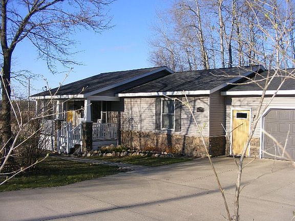 5th image of 402 N Carmel St