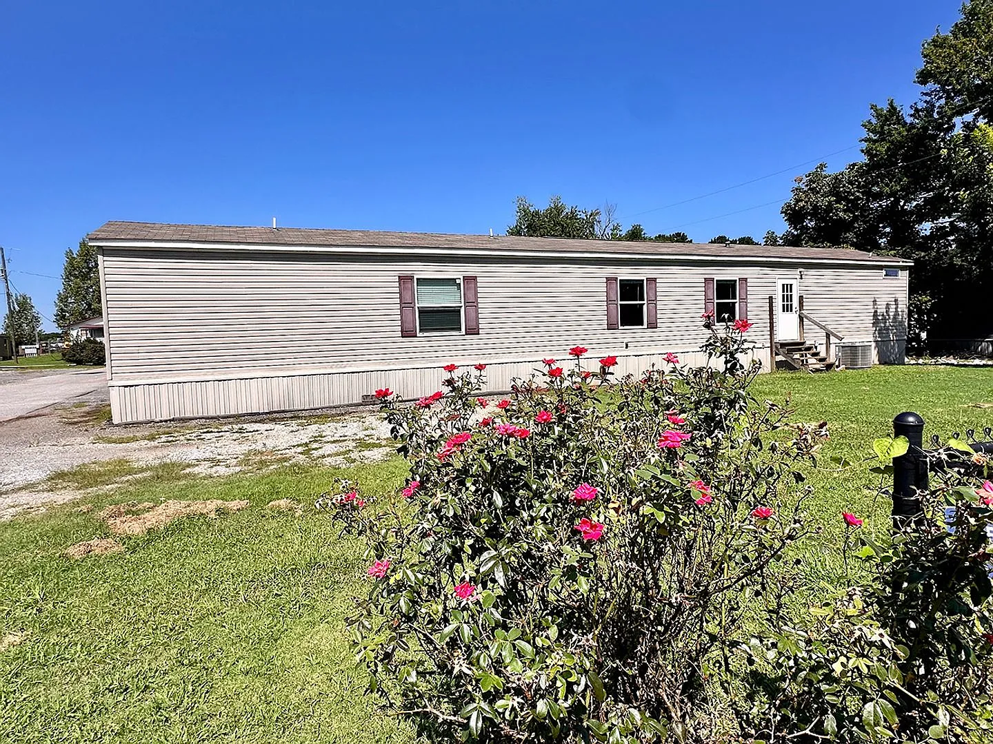 Spacious 2020 Clayton Home Awaits You just 1 mile to JSU! — Photo 3