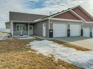 4203 Boulder Ridge Rd, Bismarck, ND 58503