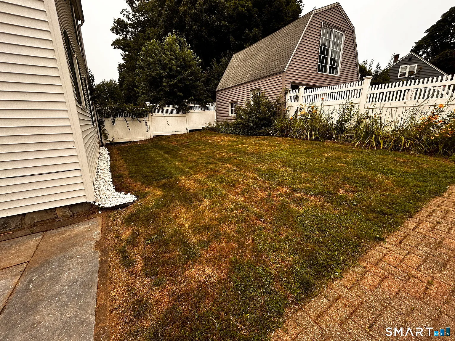 2 bed, 1.0 bath, 1350 sqft, $2,000 — Photo 3