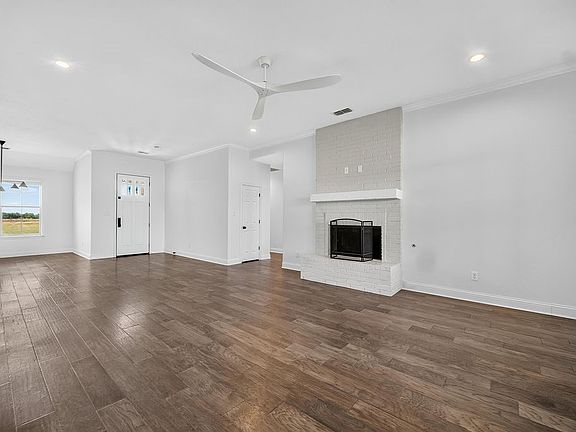 3rd image of 544 Gant Rd