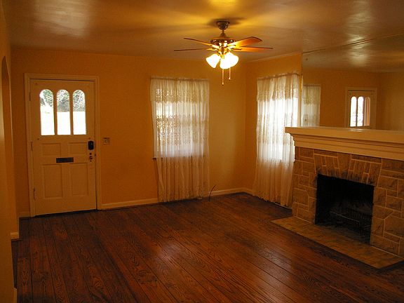 1st Floor Living Room