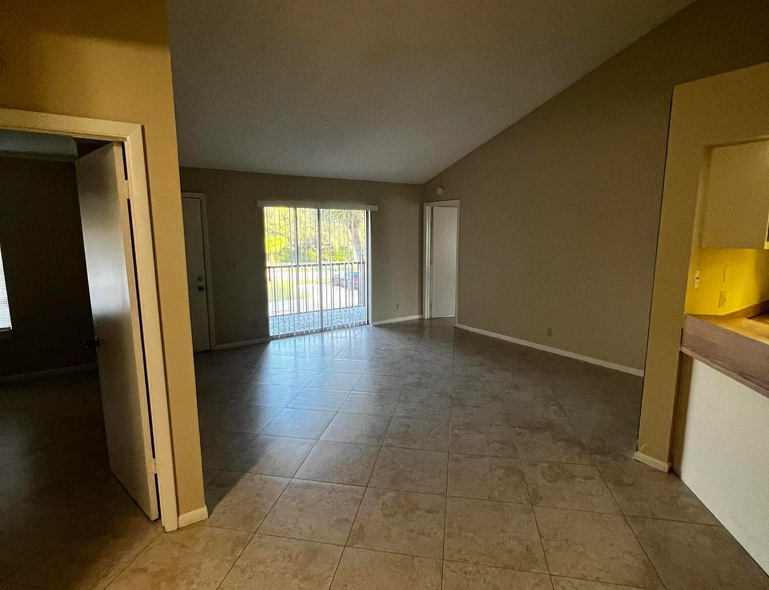 2 bed, 2.0 bath, 847 sqft, $1,850 — Photo 3