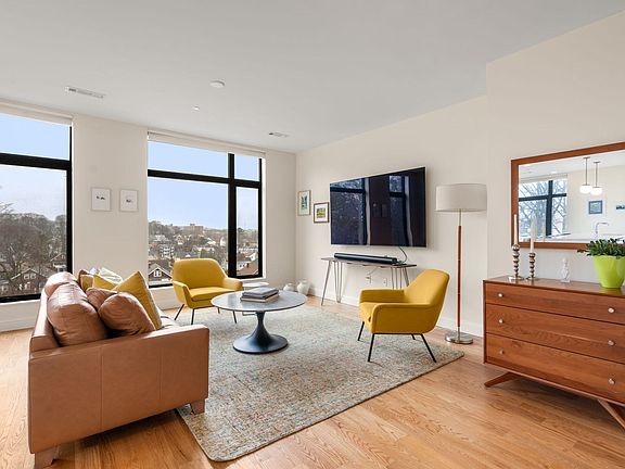 5th image of 191 Washington St #518