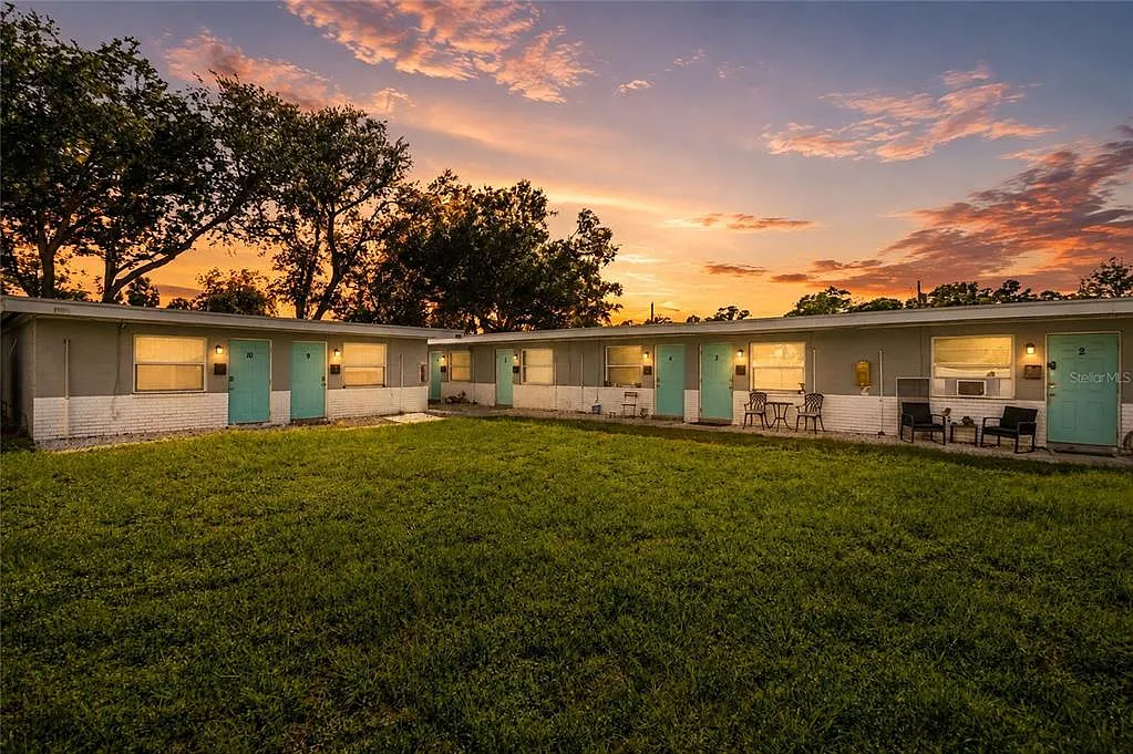 3 bed, 1.0 bath, 5653 sqft, $1,700 — Photo 1