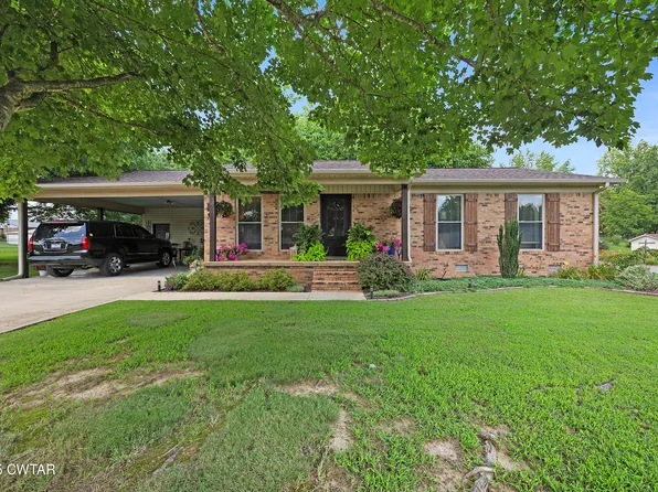 17 Greenbriar Ave, Lexington, TN 38351