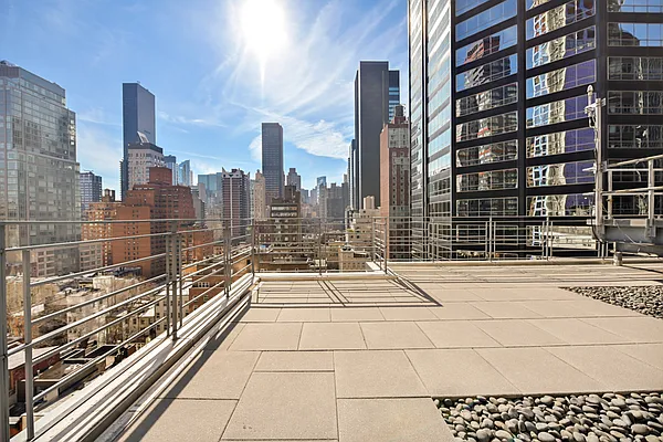 Sold by Compass | media 21