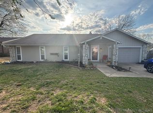 2216 S Hickory Pl, Broken Arrow, OK 74012
