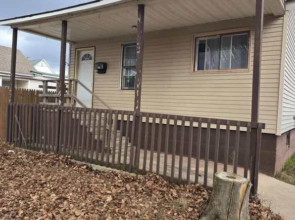 318 N 13th St, Escanaba, MI 49829