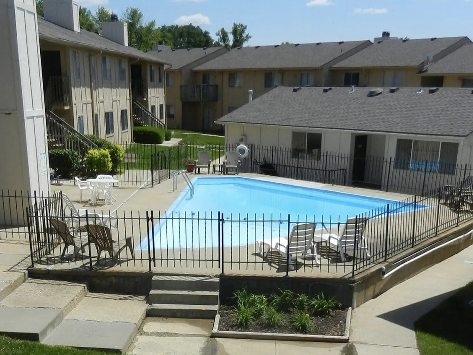 Whitehall Apartments — Photo 4