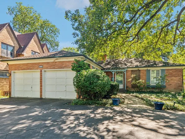 617 Green Briar Ln, Lake Forest, IL 60045