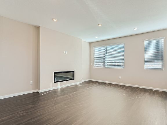 5th image of 366 N Geneva St