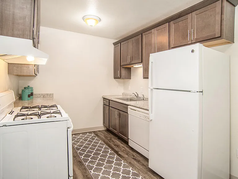Sunflower Apartments — Photo 17