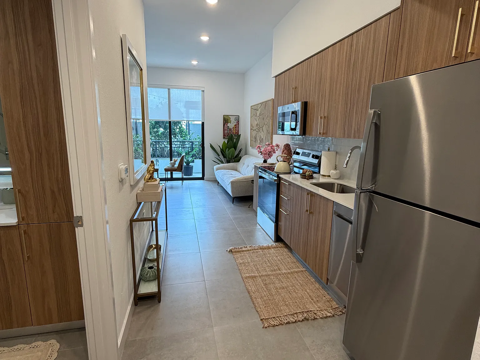 Studio, 462 sqft, $1,800 — Photo 2