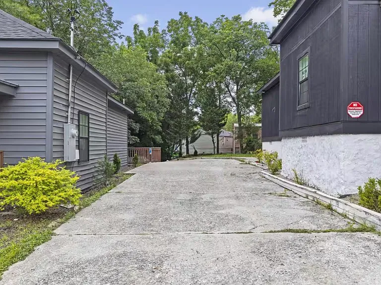 2408 Owen St — Photo 18