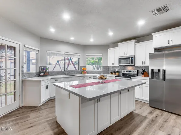 1042 W NEWPORT BEACH Drive, Gilbert, AZ 85233