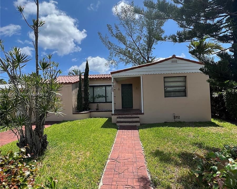 1st image of 9225 Carlyle Ave #9225