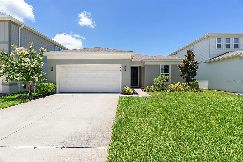 3 bed, 3.0 bath, 2262 sqft, $2,800 — Photo 1