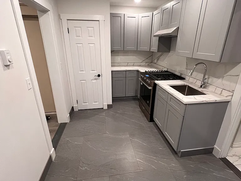 689 Main St #2 — Photo 2