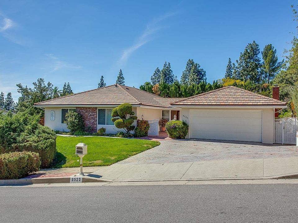 Quiet street, close to shopping and walk to elementary schoo