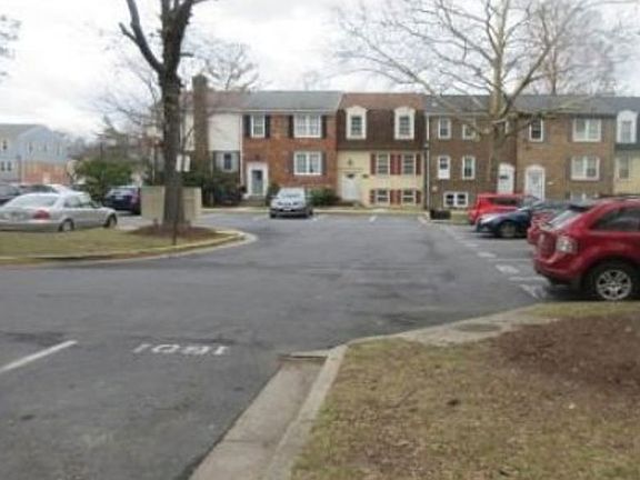 Exterior Neighborhood (street photo)