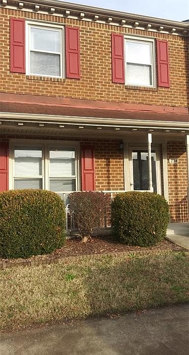 1st image of 734 Creekside Cres