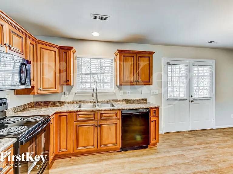 290 Mill Rd — Photo 6