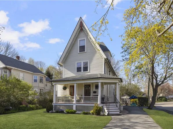 64 Bateman Ave, Newport, RI 02840