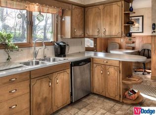 7151 N 60th St, Omaha, NE 68152