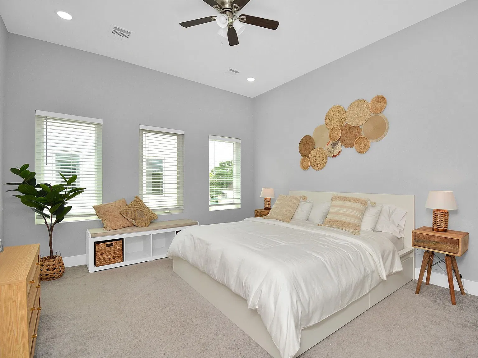 3 bed, 3.5 bath, 1767 sqft, $2,600 — Photo 4