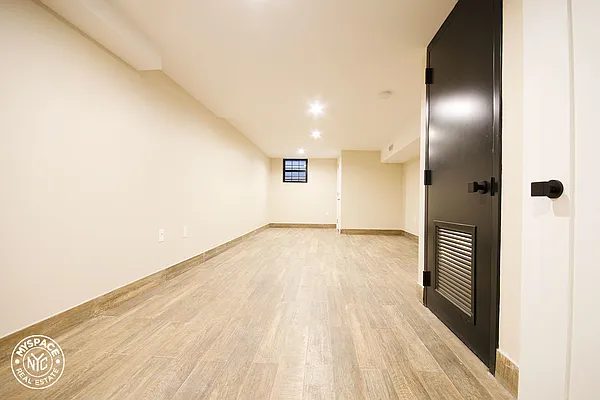 Rented by MySpaceNYC | media 21