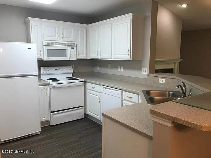 13715 Richmond Park Dr N #808 — Photo 5