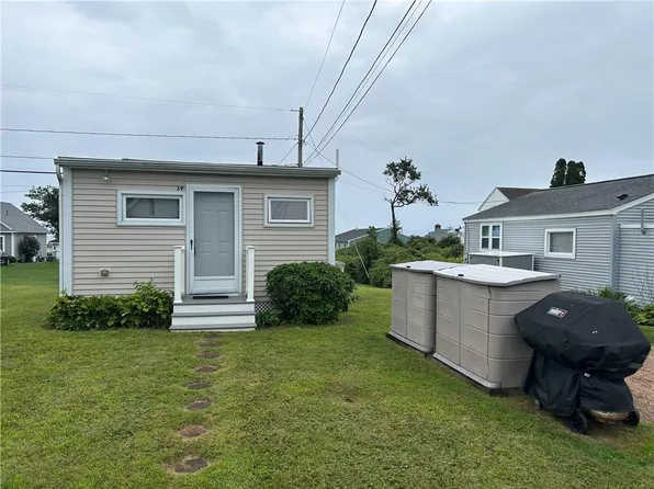 64-39 Burnside Ave, Narragansett, RI 02882