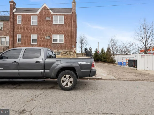 6136 Hawthorne St, Philadelphia, PA 19135