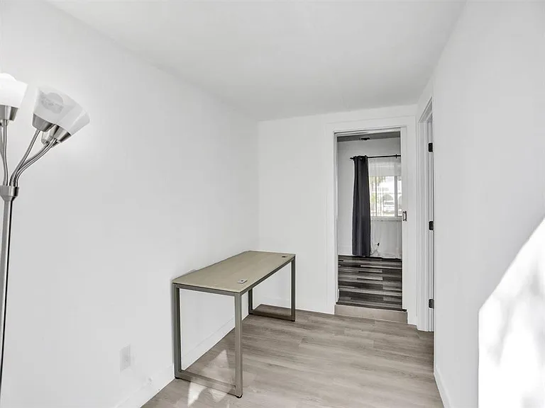 708 NE 24th Ave — Photo 23
